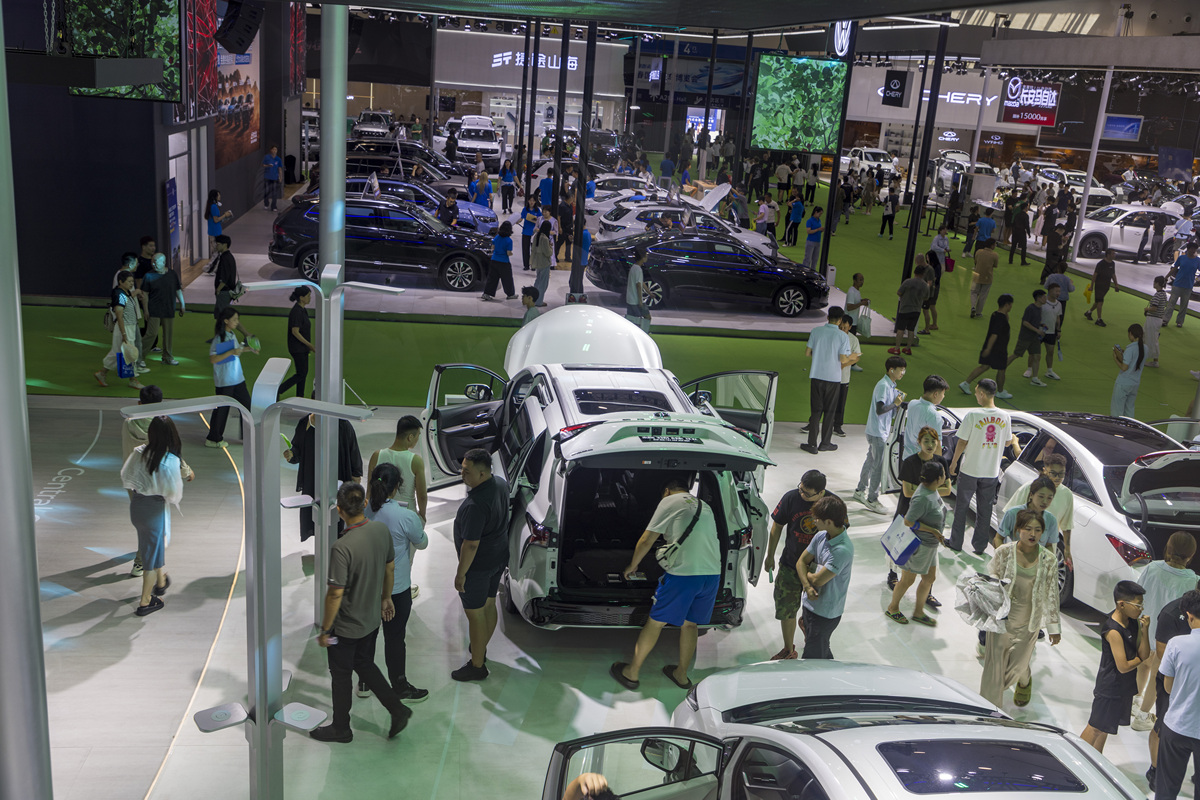 江苏汽车展台设计搭建公司 - 专业设计施工，打造完美展台