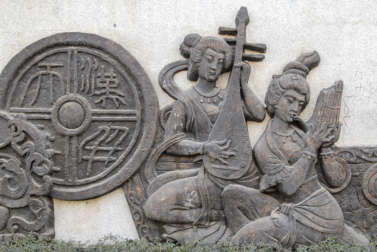 西安兴庆宫：现代雕塑艺术小品的巧妙融入，古韵与现代的交融