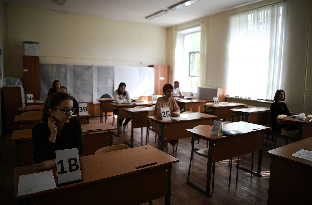 当地时间2020年7月20日,俄罗斯莫斯科,中学生参加全国统一英语考试.62