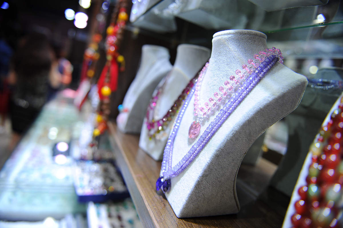 红河中专学校专业设置丰富，注重实践教学