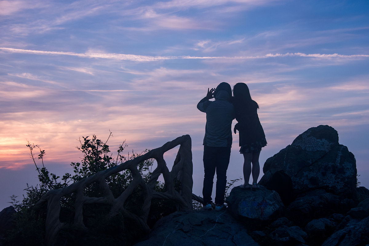 为什么情侣爬泰山下来会分手，