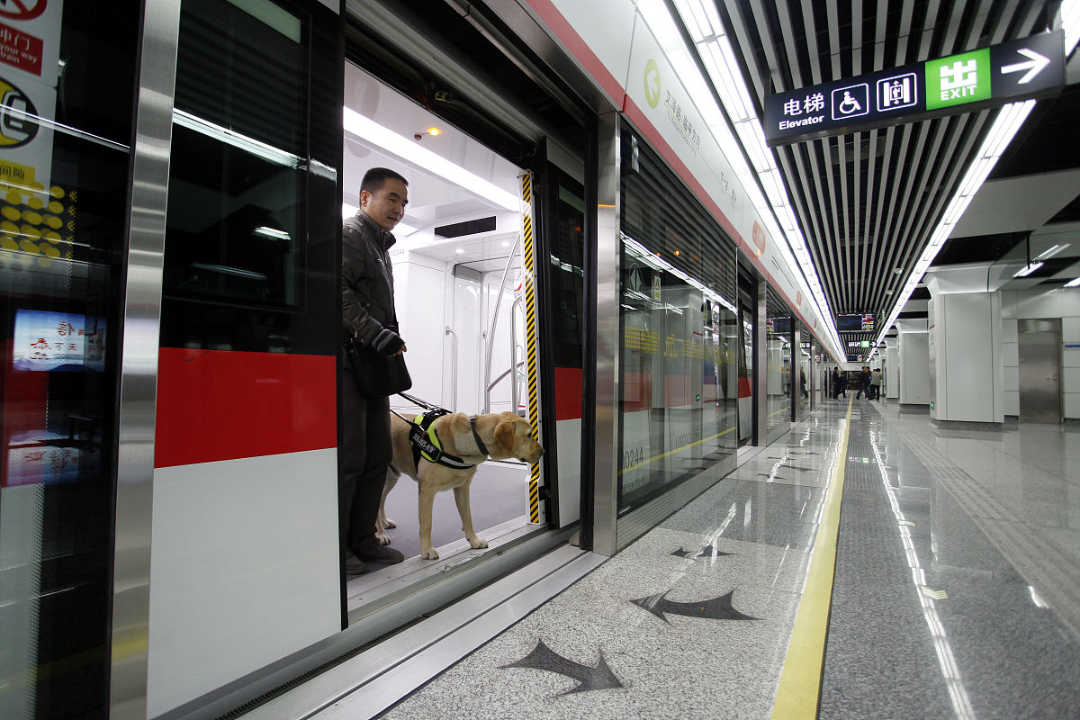 杭州地铁十号线到市医院转几号线帮我用200字详细描述