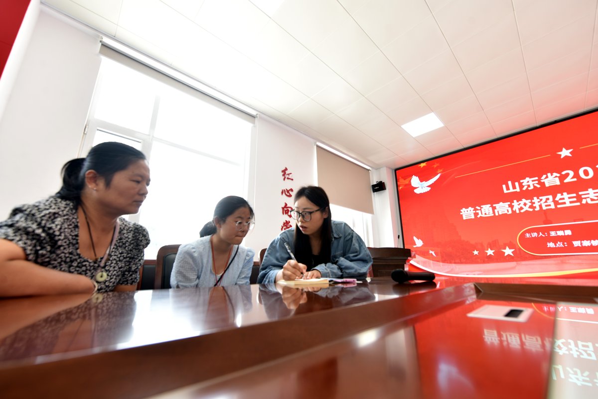 另外一个镇参观学习我们镇的集体经济发展你作为我们镇的工作人员你怎么组织组织参观学习活动。