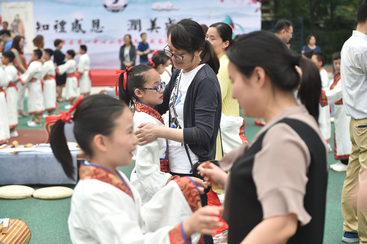 承蒙时光不弃成长不期而遇；感恩所有的相遇感谢每个阶段不同的自己 代表什么意思帮我用100字详细描述