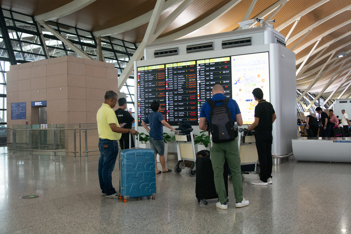 阐述：新郑机场的营运管理效率和流程仍需提升800字