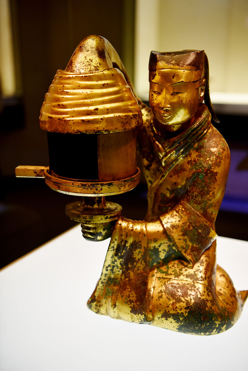 2021年5月26日,石家庄,在河北博物院,出土于河北满城汉墓的长信宫灯.