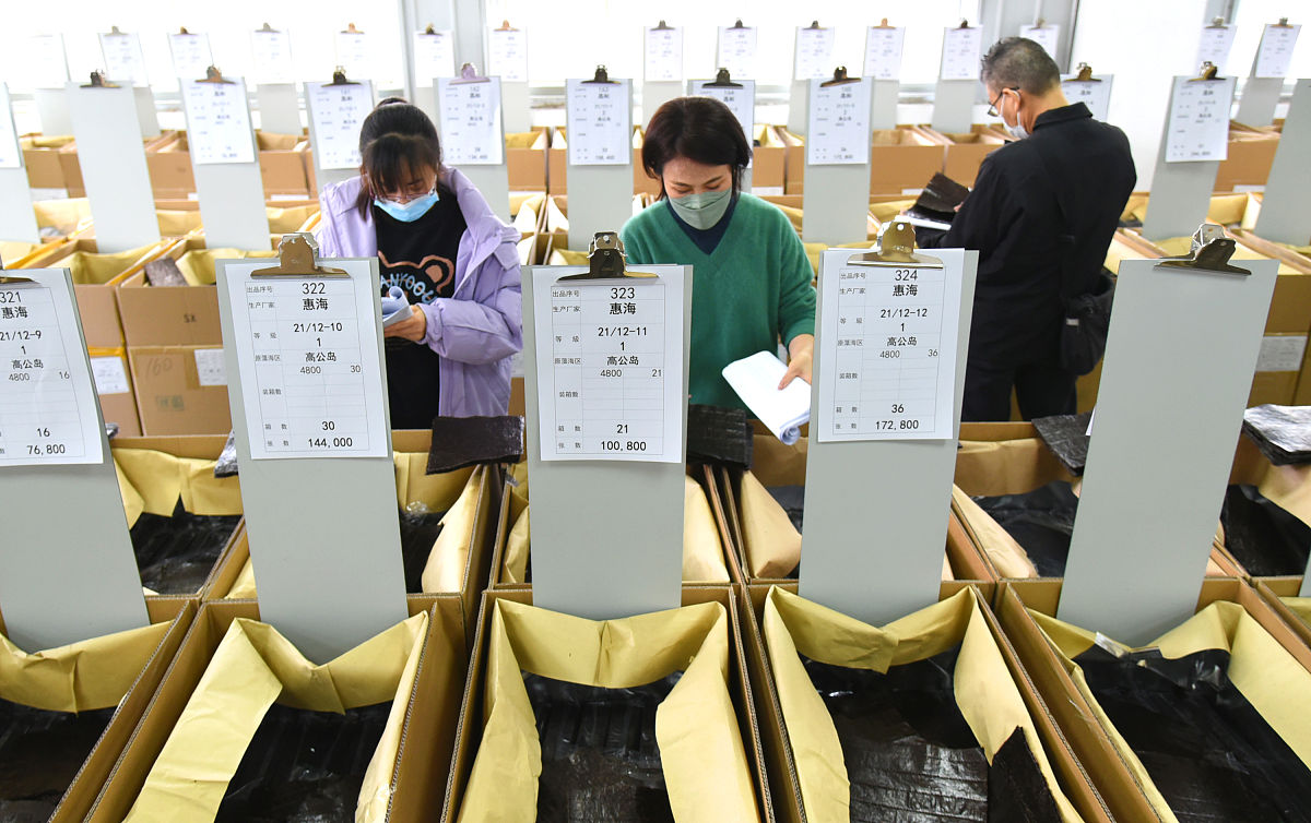 成都技校学生就业优势：为什么他们比大学生更受欢迎？