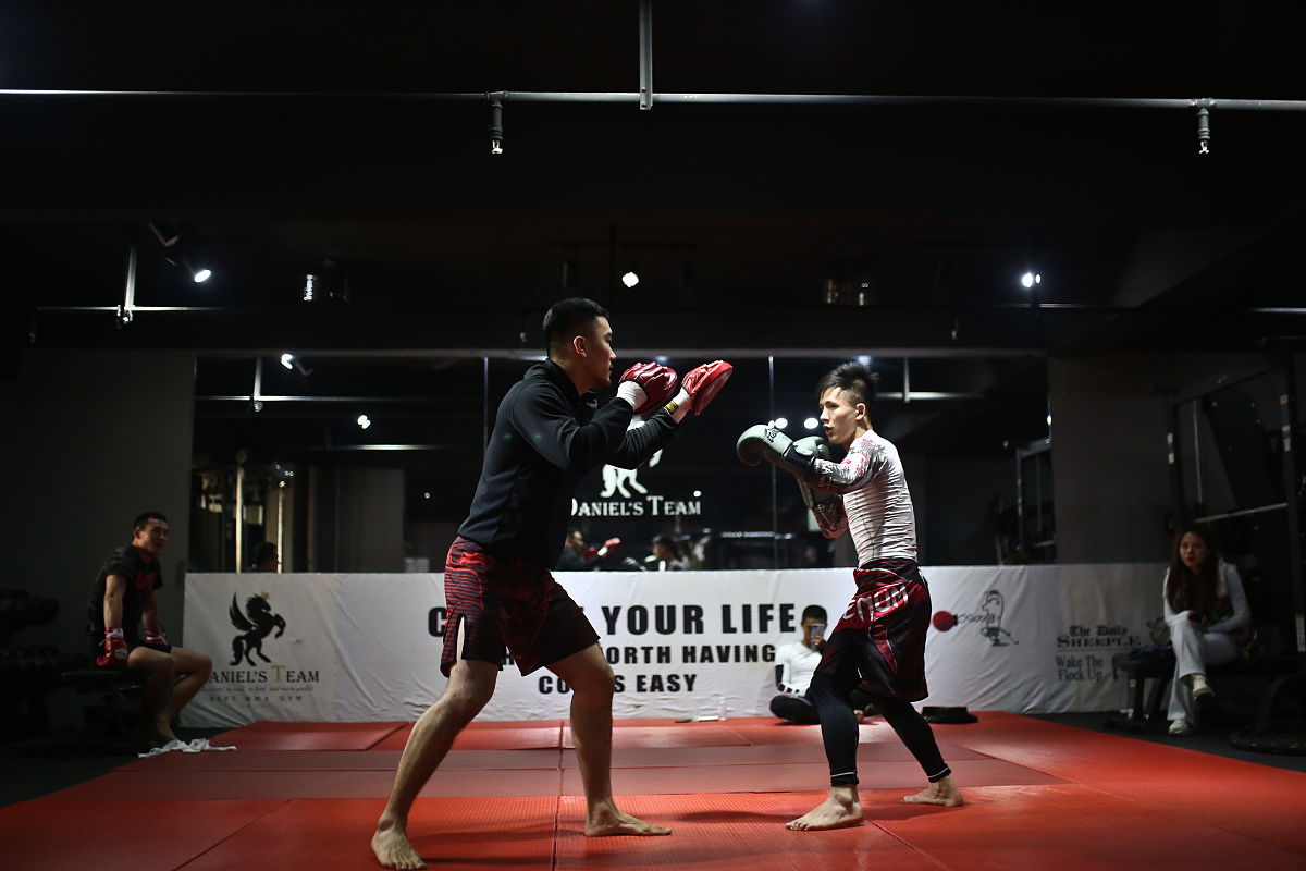 2015年4月,获得"昆仑决"<strong>世界</strong>级格斗大赛mma蝇量级洲际冠军;2017年1月