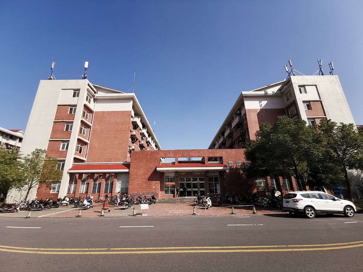 丽江民族中等专业学校高星级饭店运营与管理专业课程设置