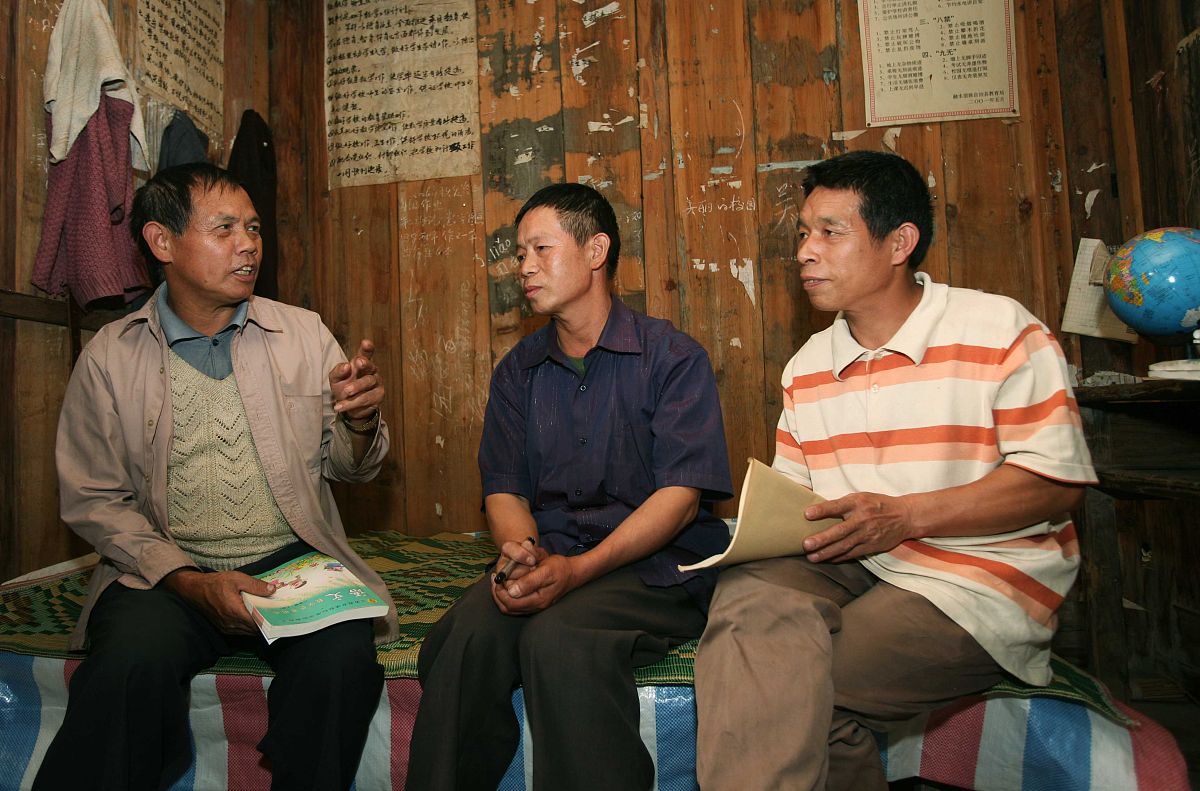 分几点阐述小学班长的日常工作内容