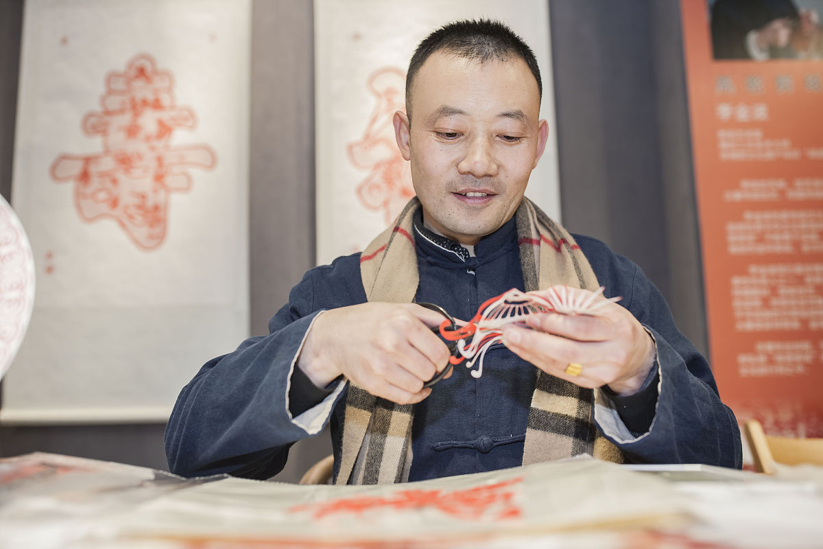 传承匠心，弘扬中华文化：让传统技艺焕发新光彩