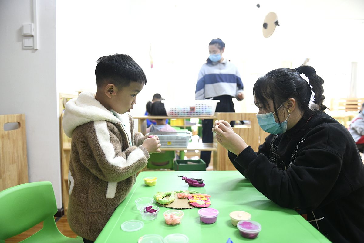 幼儿园中秋亲子活动方案：共庆团圆，增进亲子感情