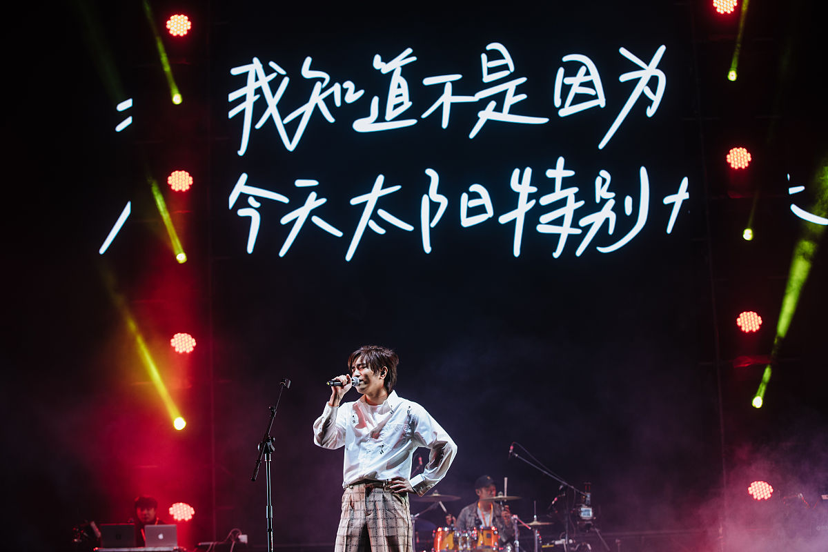 夜空中最亮的星 - 逃跑计划经典歌曲介绍