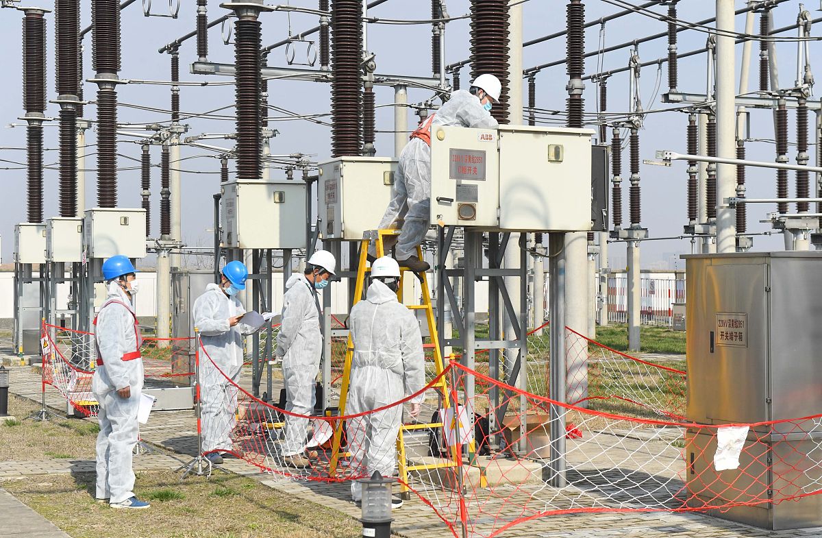 GIS断路器动静侧对接经验分享：确保设备安全运行的关键步骤
