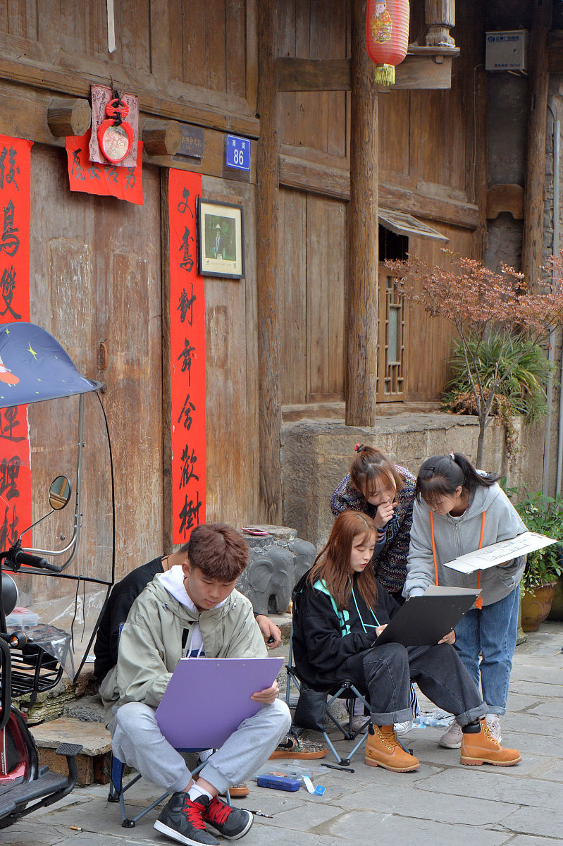 贵州省初中毕业生可以读中专学校吗？