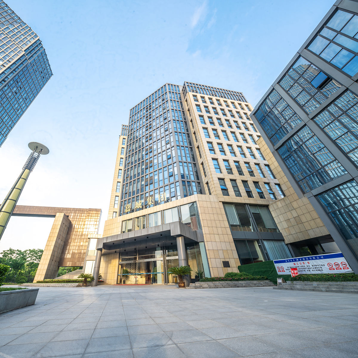 写一个金华万豪酒店绿色饭店介绍