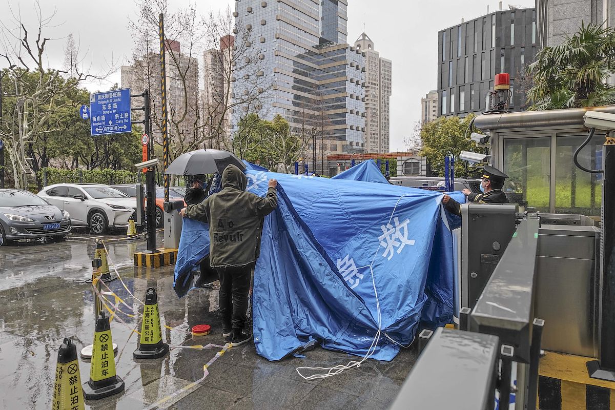 二楼晒被子说一楼雨棚碍事如何判定一楼雨棚安装高度帮我用200字详细描述