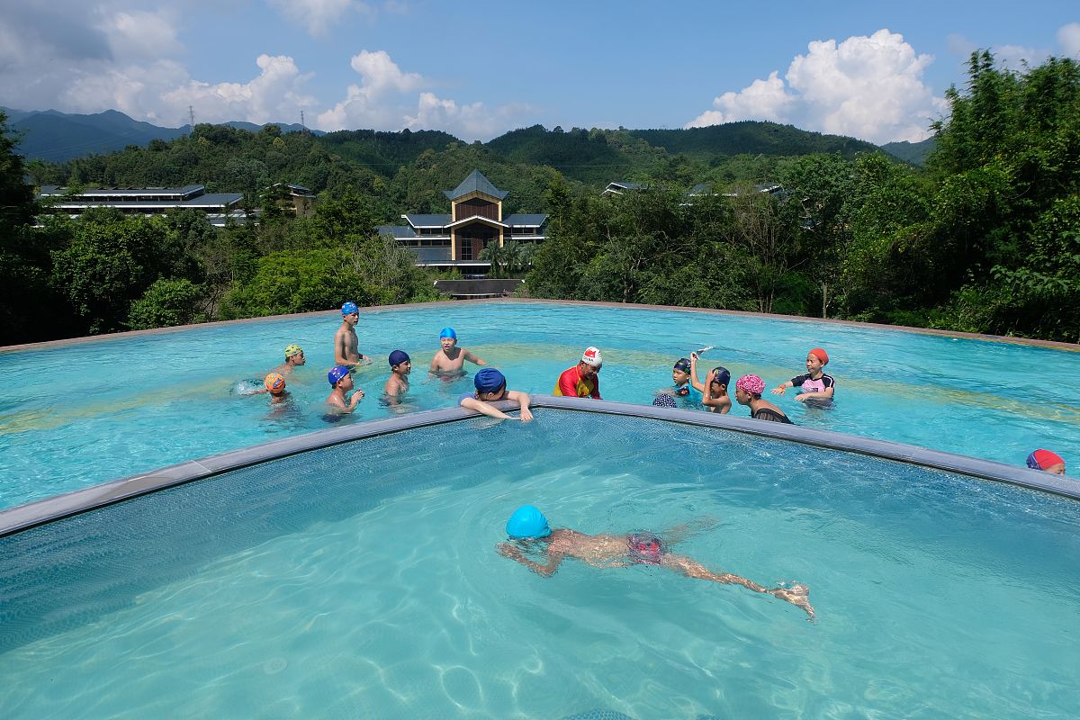 理性之爱：大学生探讨理性爱国主题短剧剧本