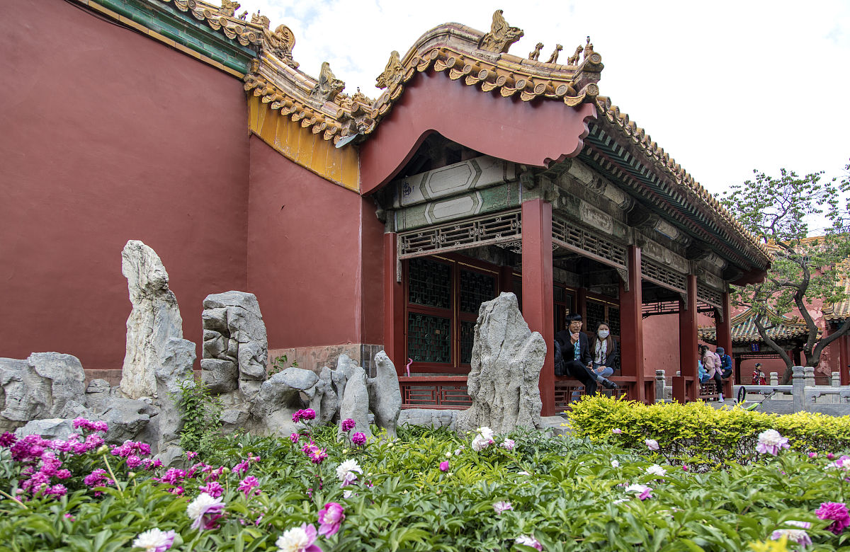 write a thorough introduction about the summer palace in Beijing