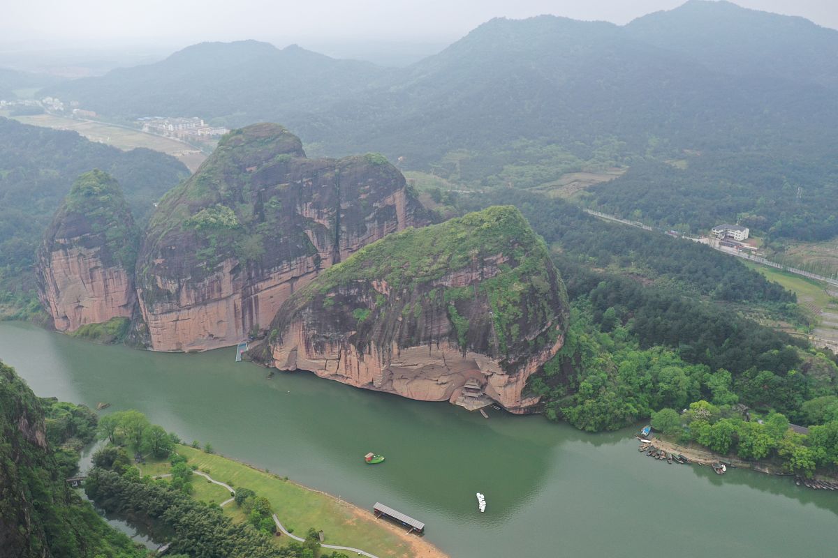 江西龙虎山旅游攻略 - 中国道教圣地、朝阳洞、卧龙岗景点介绍