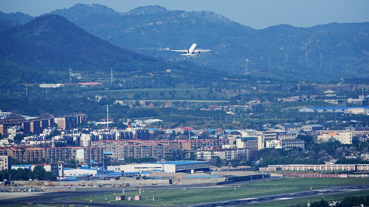 2021年5月18日,一架中国南方航空公司客机起降在辽宁省大连周水子国际