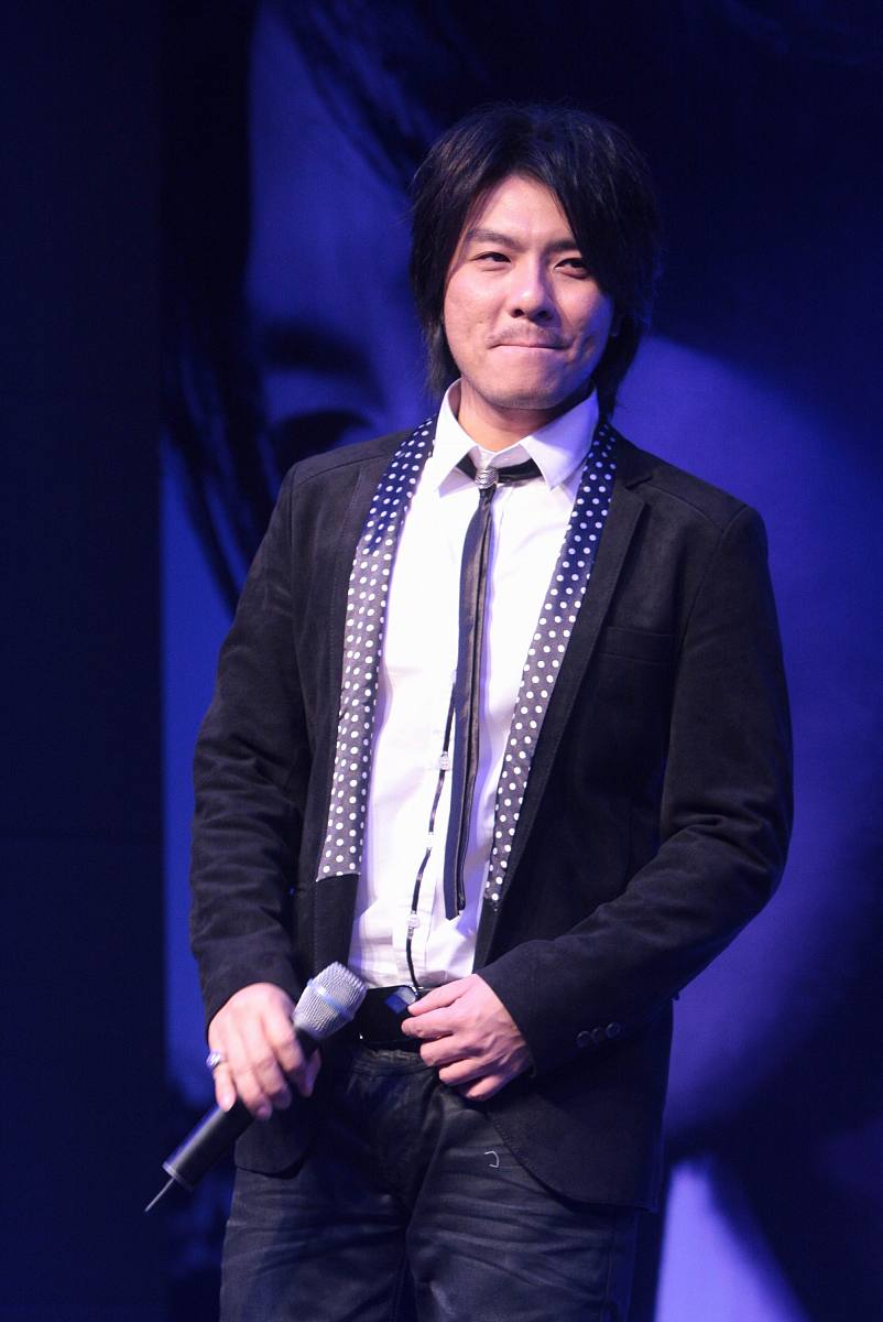2010年5月6日,北京,蛰伏三年的阿杜带来了他的全新专辑《重新来过》.