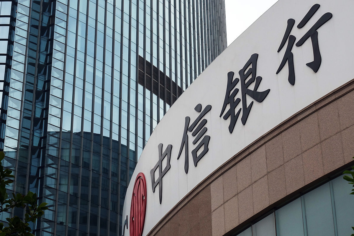 珠海中行总共9家中心行湾仔中心一季度零售贷款业务总体情况：住房贷款当年投放7570万排名第5当年新增268万排名6；消费贷款当年投放4372万排名第5当年新增834万排名第6；个人普惠当年投放7422万排名第4当年新增6046万排名第1；消费分期当年投放1729万排名第7当年新增22万排名第4。请分析各项贷款发展情况落后原因？下阶段工作措施？