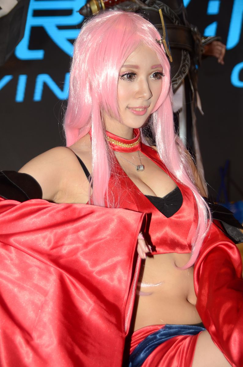 cosplay英雄联盟：还原经典角色，感受游戏魅力