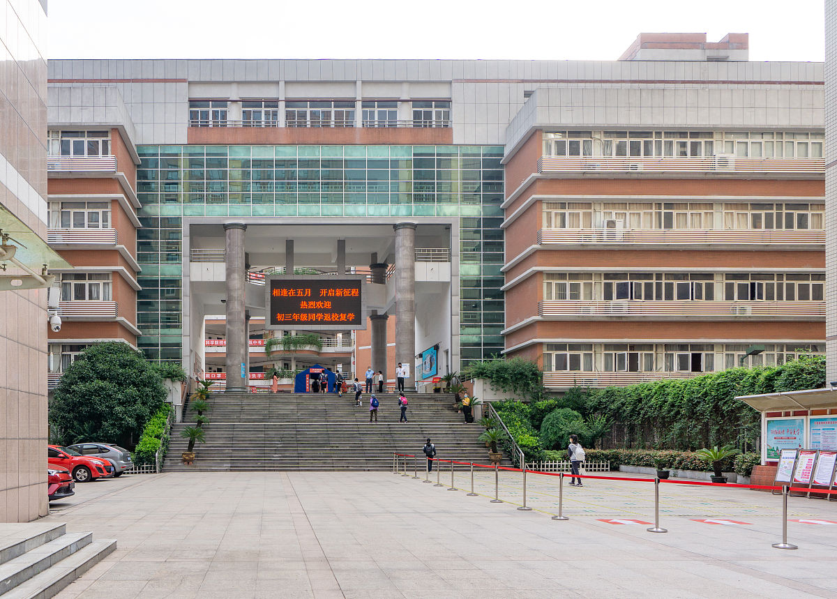 乐山市医药科技学校成都校区办学优势：师资、设备、实践、素质培养