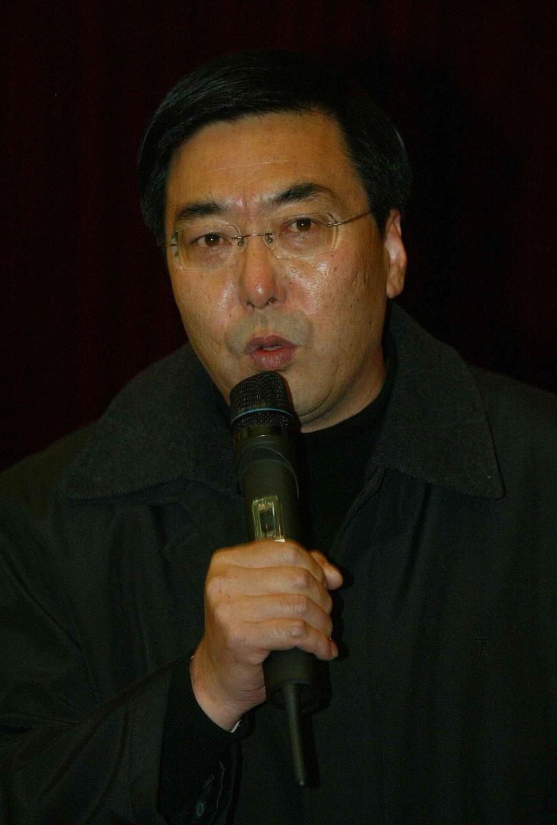 2003年11月14日,辽宁盼盼在辽宁省辽阳市举行2003年-2004年cba联赛壮