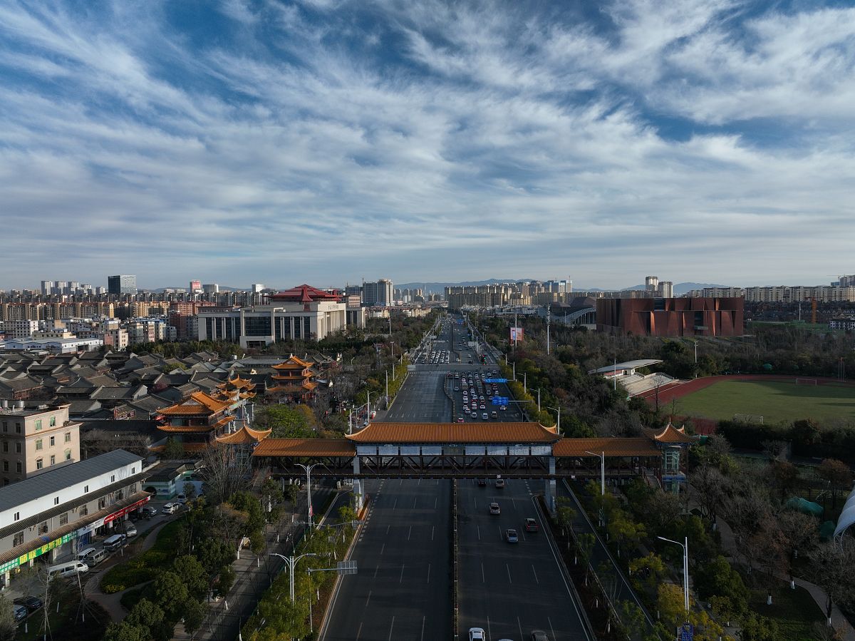 2022年1月6日,昆明上空的白云变幻多端,美丽无比.