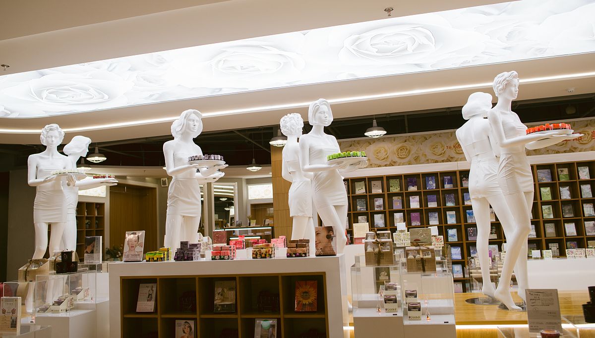 金阳店沉浸式视频探店：扫码验真，感受专业服务