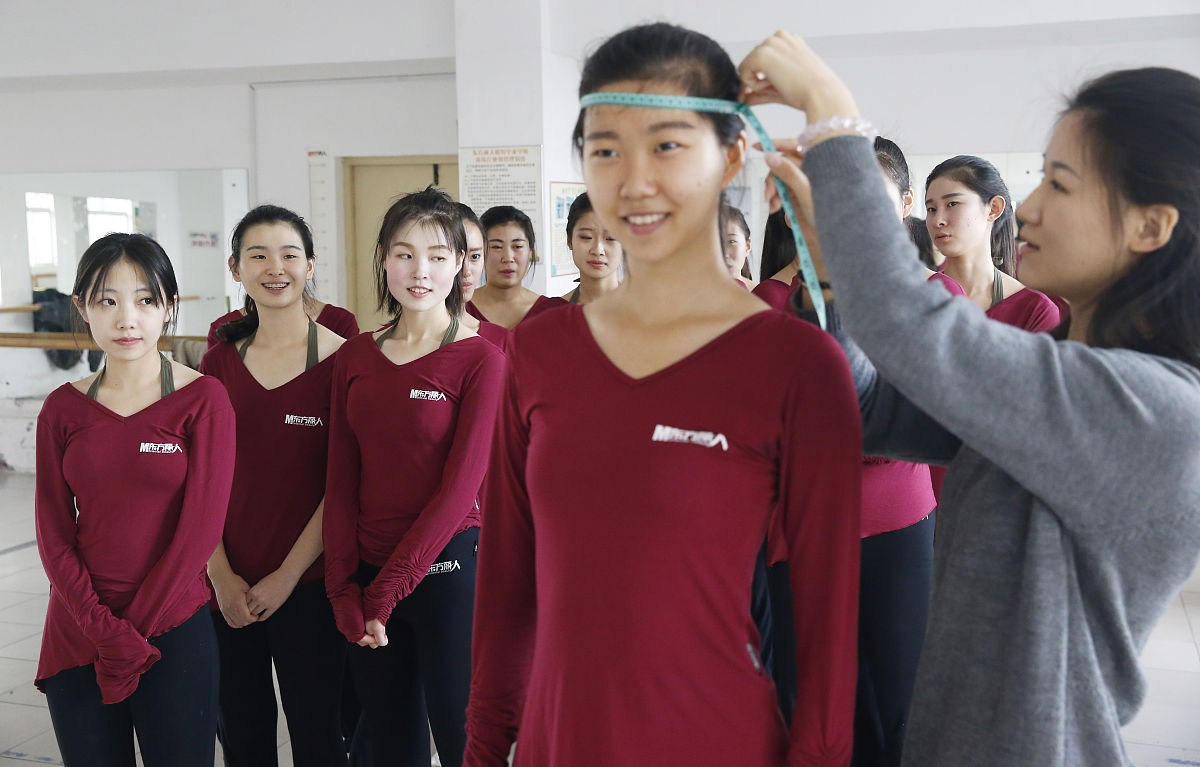 贵阳幼师学校：幼儿教师文明礼仪标准解析