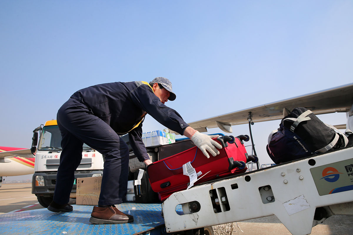 机坪装卸人员抢行航空器风险排查指南