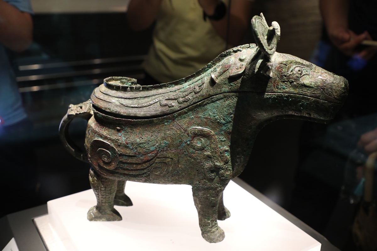 四羊方尊：中国青铜器之冠，展现古代文明魅力