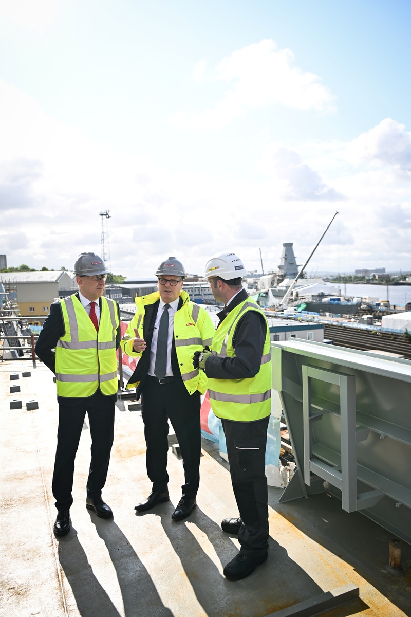 写一篇工作总结一．客运站外部交通整改现有4名巡逻保安每天12小时盯防违停改善了疏港路常年拥堵、堵塞情况。二． 经消防大队检查提出的问题做出整改现客运、新港码头、冷链物流整体消防设施基本好用保障了公司消防安全。三． 港口设施保安方面保安日常巡逻发现并维修了三处港区围挡对于老码头有渔民私自翻越进入港区巡逻队伍积极关注时刻发现并驱离确保港内作业不受人为影响。四． 协调渔政管理部门对影响港区作业渔船进行驱