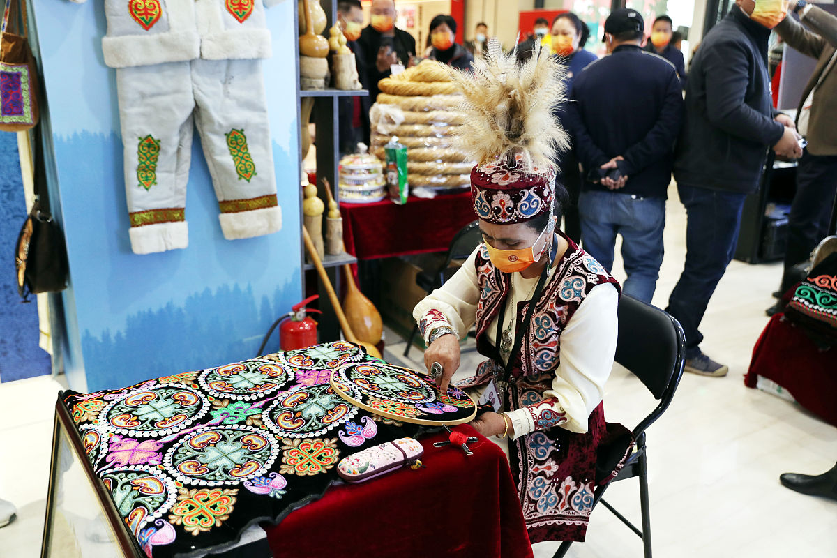 新疆非物质文化遗产旅游活化项目总结 - 推动旅游业发展与文化遗产保护