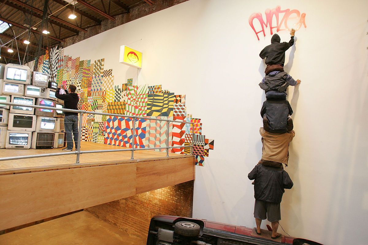 2005年5月24日,美国纽约,纽约举行名为"more thing"的装置艺术展,艺术