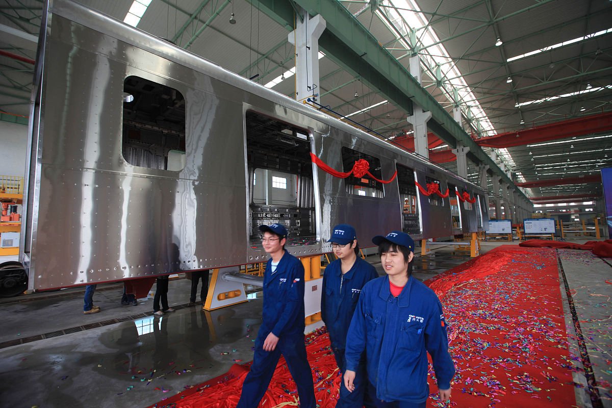 对比分析耐候钢、不锈钢、铝合金等材料应用于的动车组车体中的不足