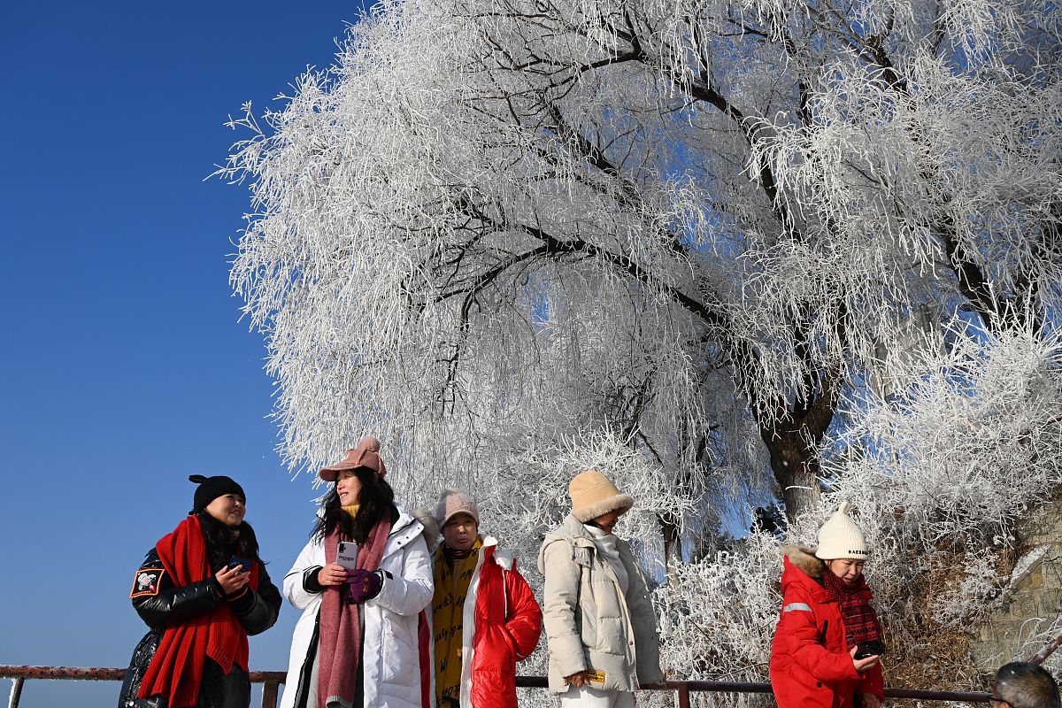 2021年12月25日,吉林白城,冰雪景观.