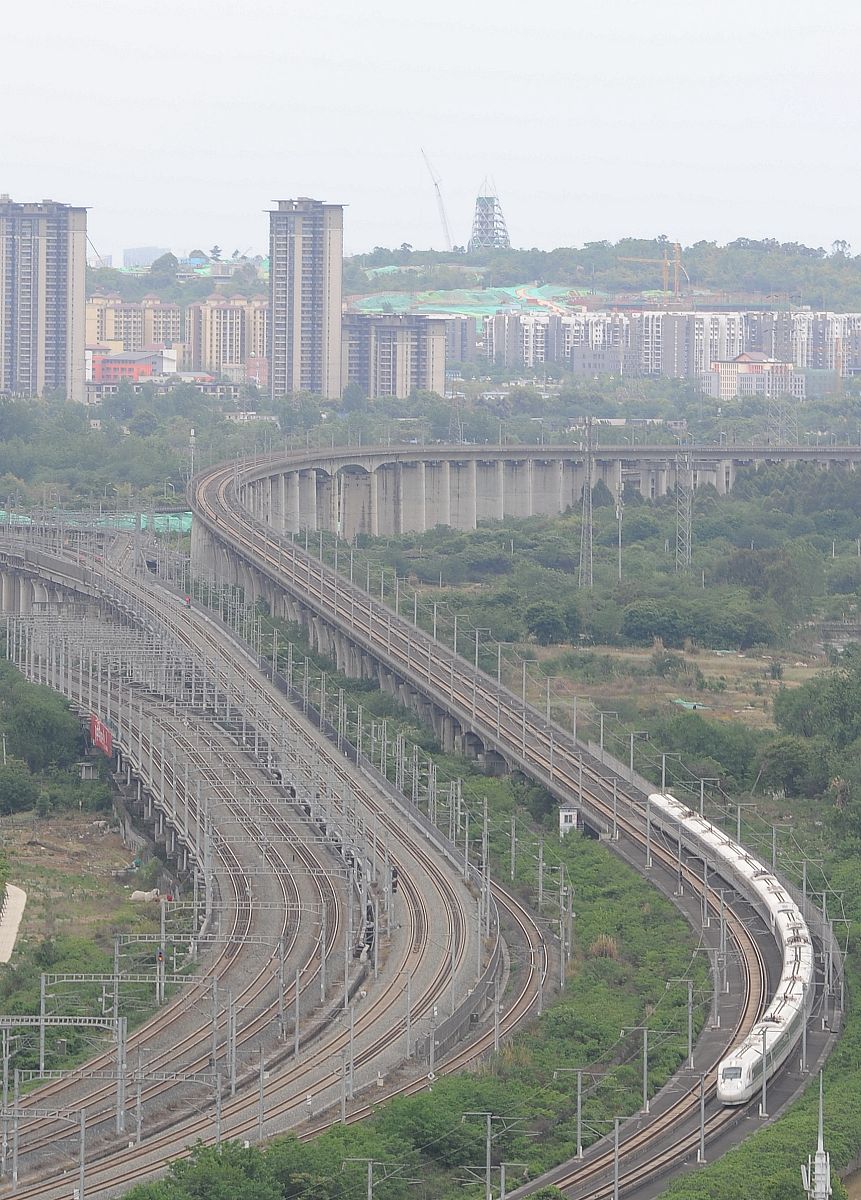 成都铁路职业技术学院专业介绍：机械、电子信息、土木工程等