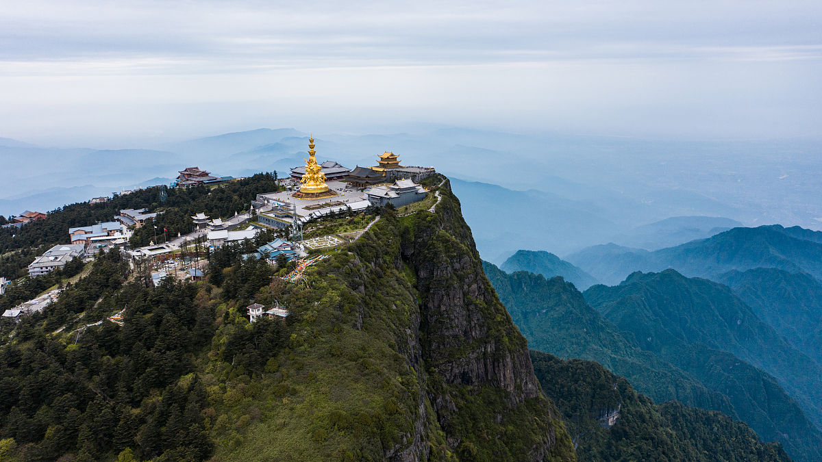 请帮我写1篇650字博客文章主题是：峨眉山简介