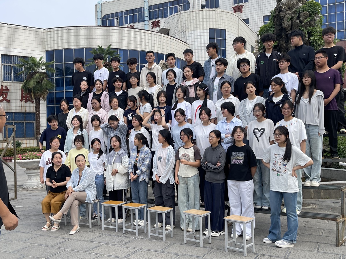 重庆光华女子职中是公办学校吗？ - 培养女性职业素质的公立学校