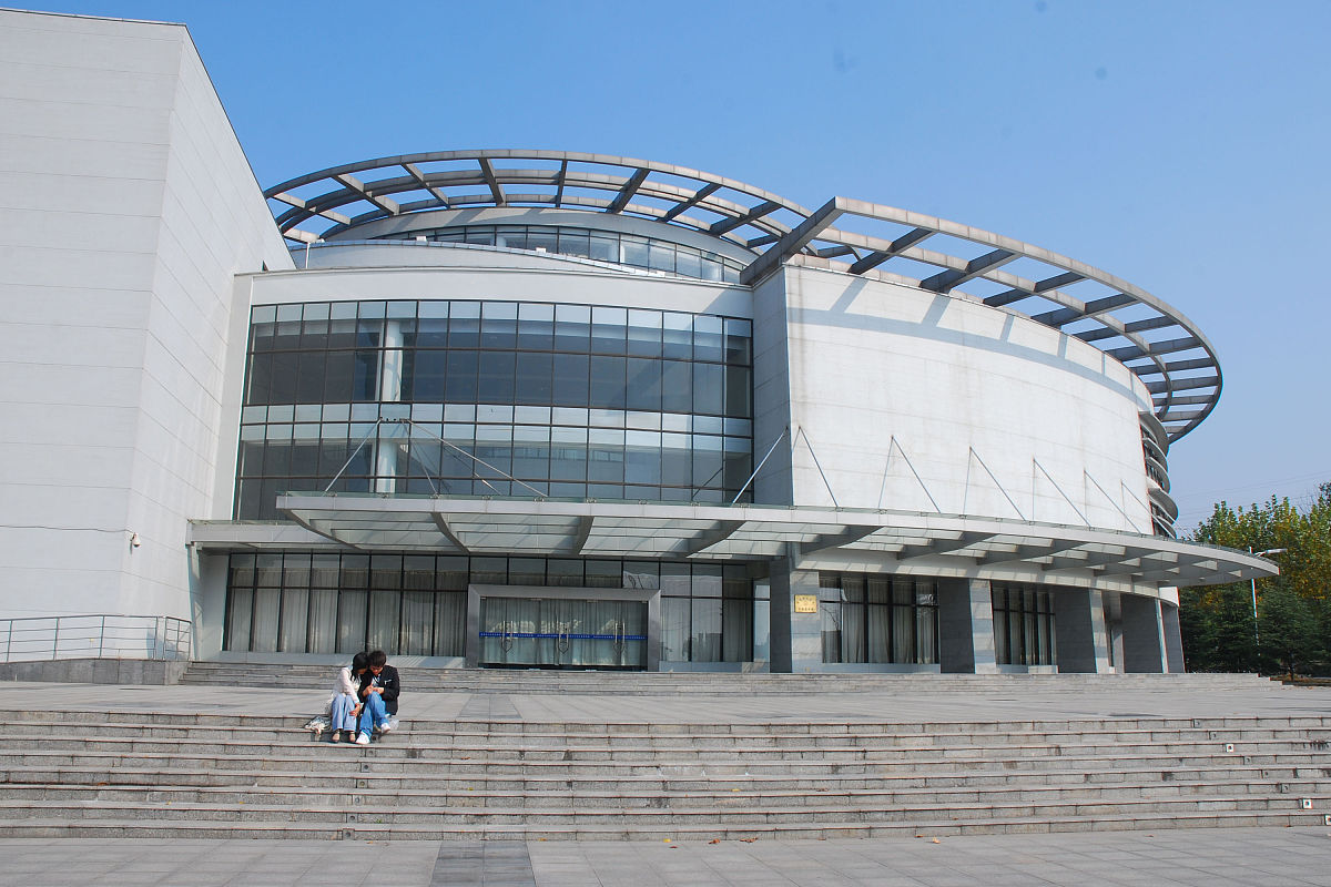 哪个学校有电气设备专业？