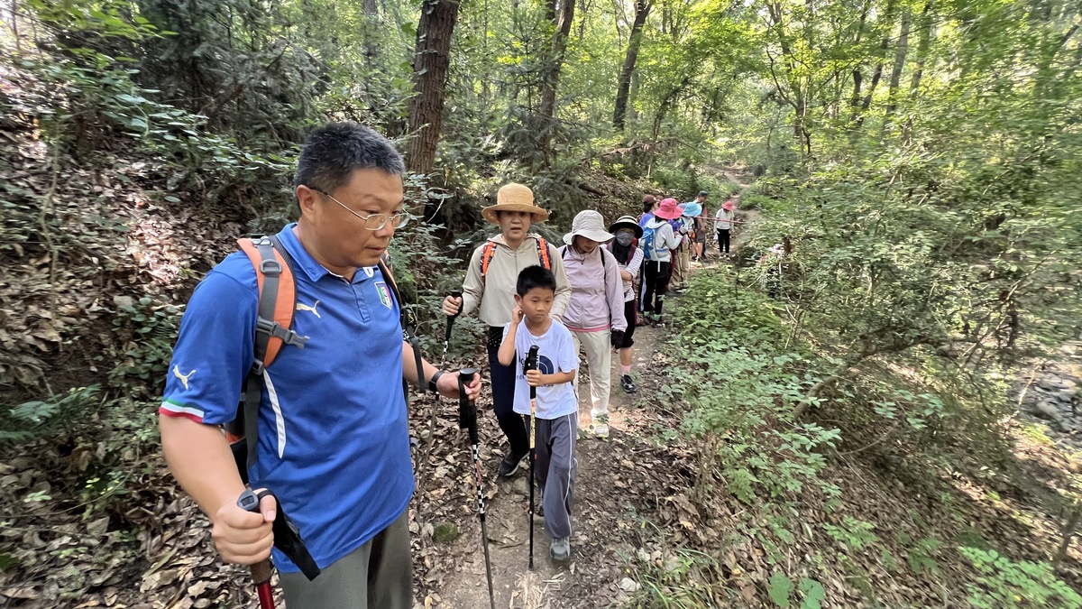 注意把事情经过写清楚对人物当时的动作、神态和语言等进行细致描写表现人物当时的内心活动