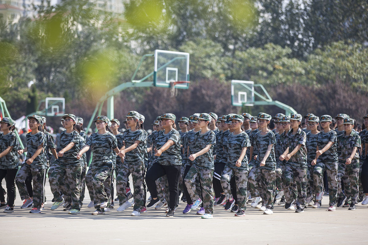 军训诗歌：热血青春，意志如钢