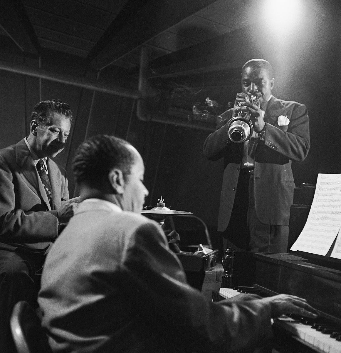 trumpeter 'hot lips' page and drummer george wettling jam for ed