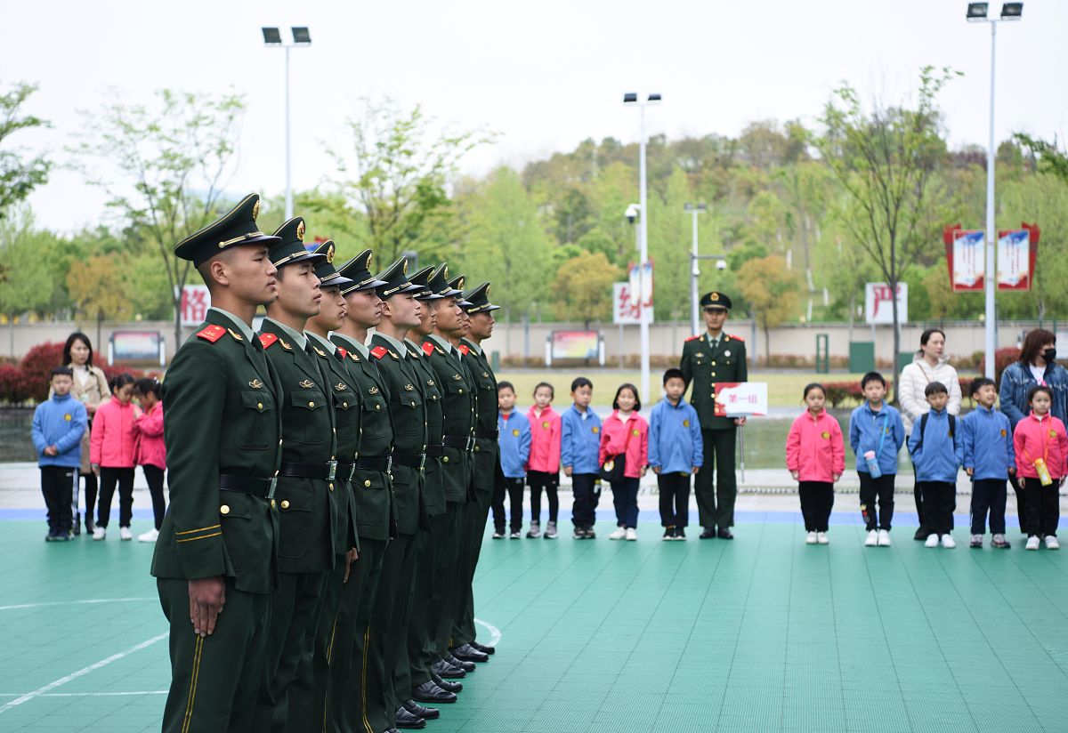 军训方队入场词接下来向我们走来的是这种