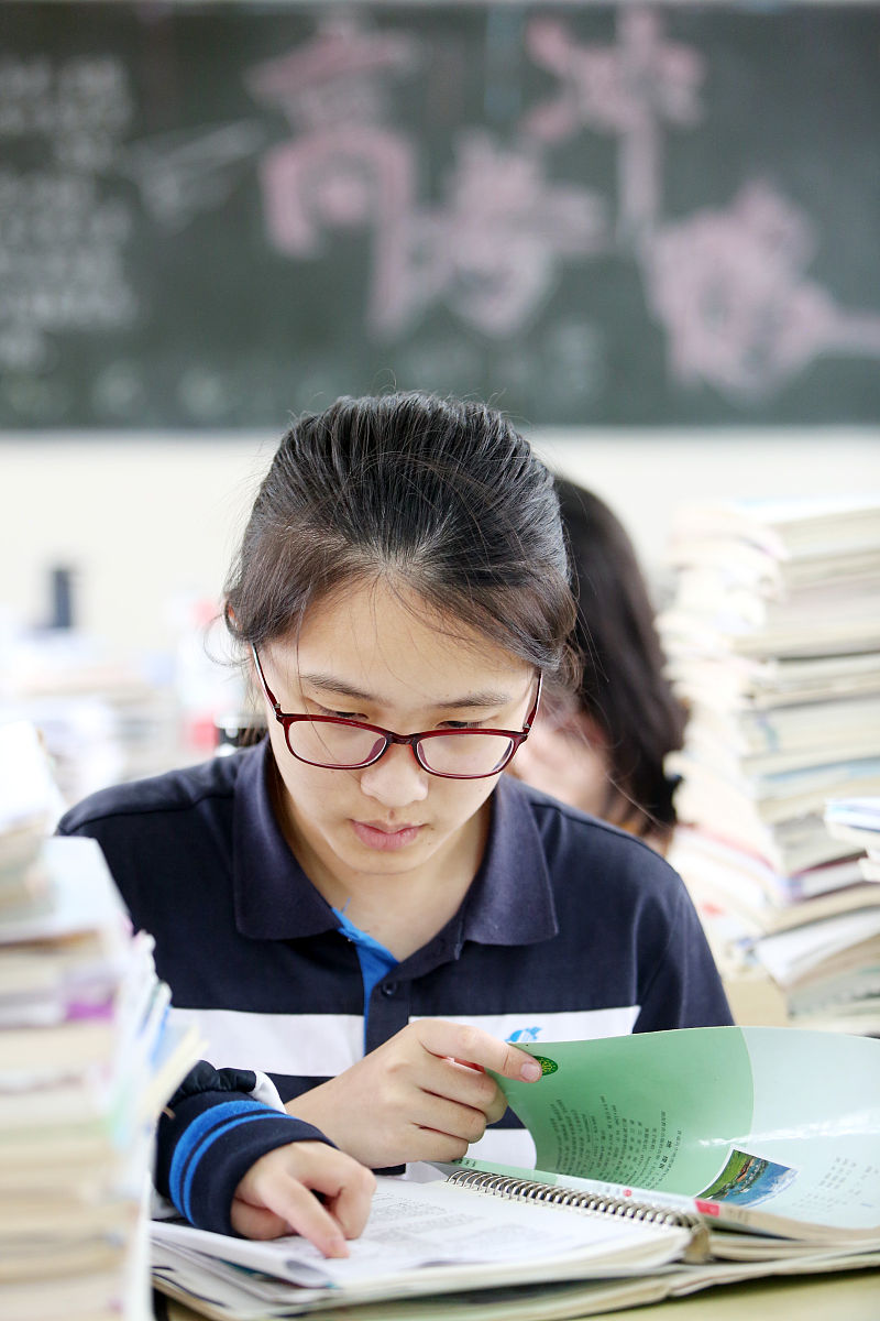 2020年7月2日,浙江嘉兴,嘉善高级中学高三学生正在认真复习,进入决战