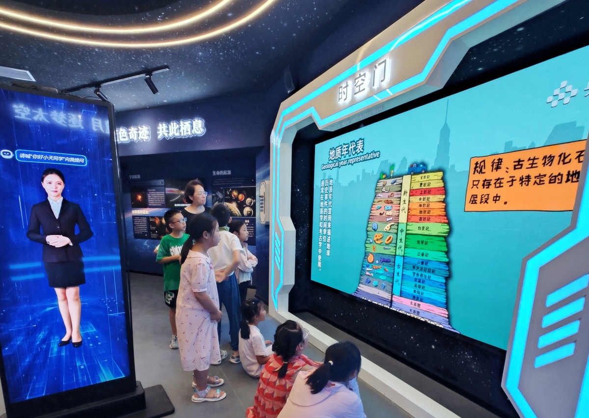 根据上下文补全句子融媒体时代下成都地铁传媒的发展呈现出蓬勃的态势在……等方面持续发力